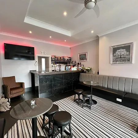 Tudor Rose Hotel-3