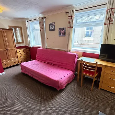 Lindisfarne Holiday Apartments - Families & Couples Only-3