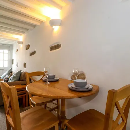 Honey Pot Cottage-3