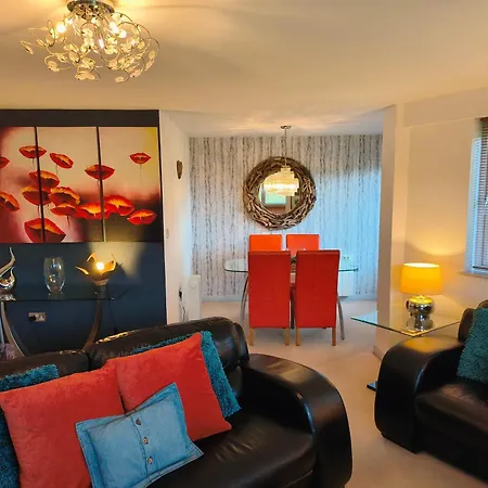 Waterside Apartment-3