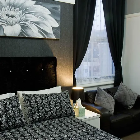 Rossall Guest House -Ideal For Families & Couples-2