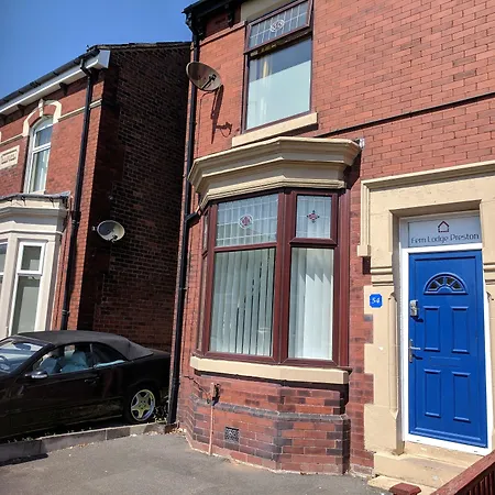 4 Bedroom House At Fern Lodge Preston Serviced Accommodation - Free Wifi & Parking-3