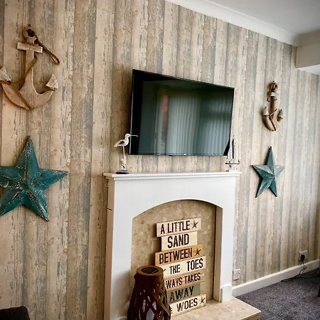 Remarkable 3-Bed Hot Tub House In Blackpool-3