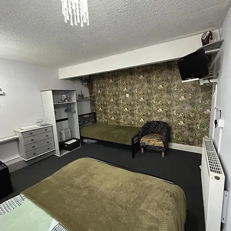 Hornby Villa B&B Couples & Families Only- Quiet Central Location- Near To Winter Gardens-3