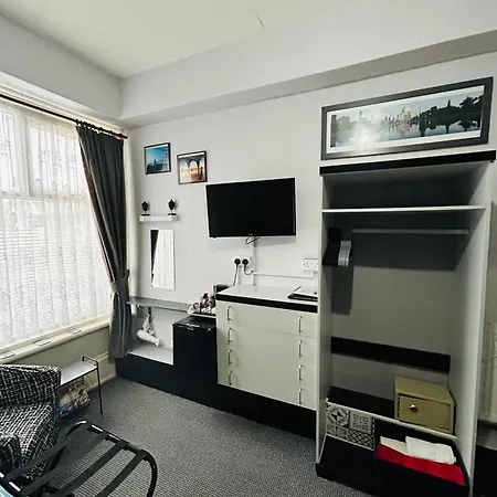 Hornby Villa B&B Couples & Families Only- Quiet Central Location- Near To Winter Gardens-2