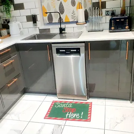Families Only - Pet Friendly Sleeps 6 Maximum No Parties-2