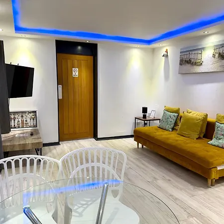 Kennedy House By Blackpool Service Apartments-2