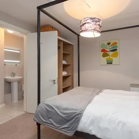 Lancaster City Apartment-2