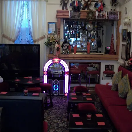 Guesthouse The Royale Hotel-2