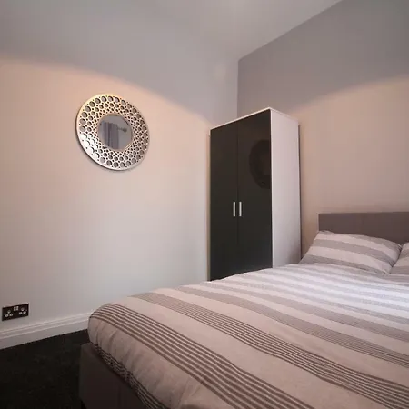 Welcome Home - Close To Town Centre - Full Holiday Home-2