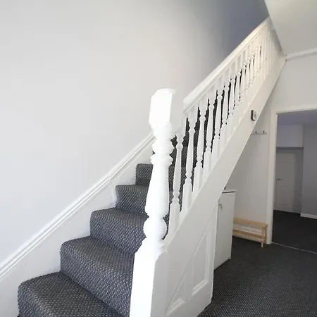 Egerton Choice - Town Centre - Modern And Spacious - Large Property-3