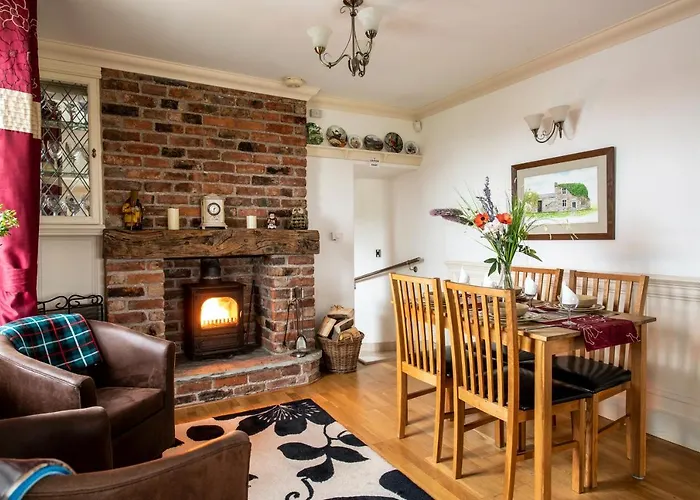 Cottage - Sleeps 5 - Hot Tub - Garden - Parking Lancaster