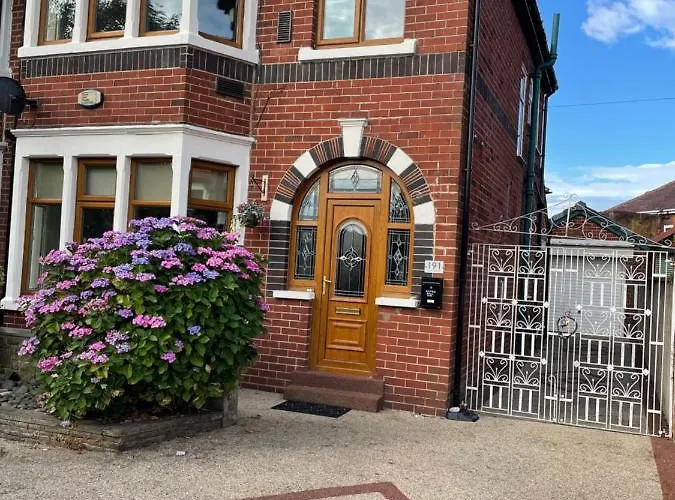 Spacious And Stunning 4 Bed House In Blackpool