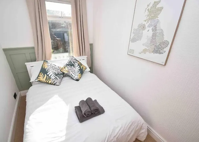 Cosy Farmhouse Cottage Style House 1 Mile From Blackpool Tower