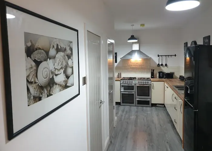 Stunning 5 Bed House, 2 Mins To Beach And Town, With Free Parking Blackpool