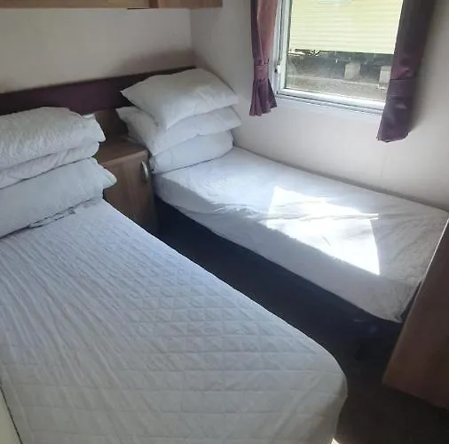Caravan 66 Kensington At Marton Mere Holiday Park Blackpool Villa met een Zwembad