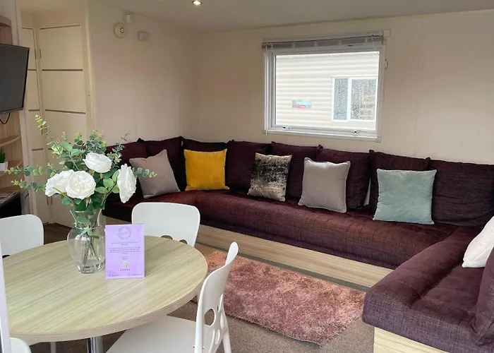 3 Bedroom Luxury Caravan Haven, Marton Mere Blackpool mit Pool