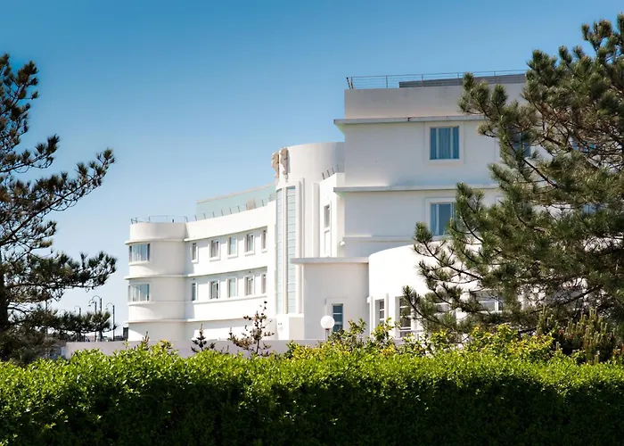 Morecambe Pet Friendly Lodging and Hotels near Happy Mount Park