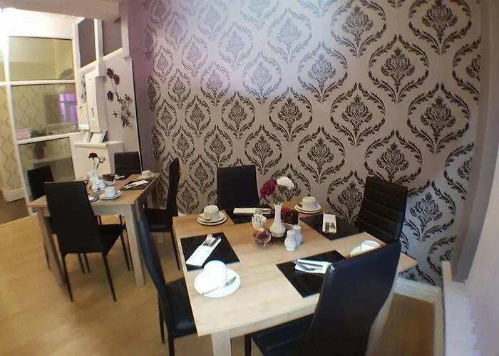 Queens Plaza Hotel Blackpool