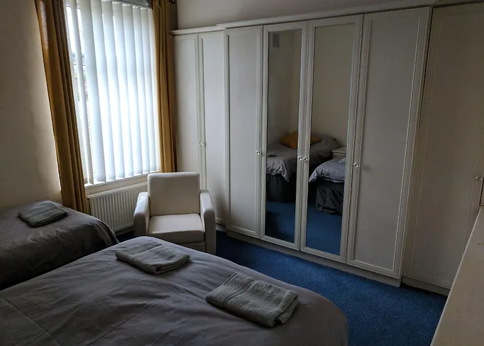 4 Bedroom House At Fern Lodge Preston Serviced Accommodation - Free Wifi & Parking