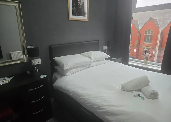 Peek-A-Booze - Budget Hotel - Adults Only Blackpool